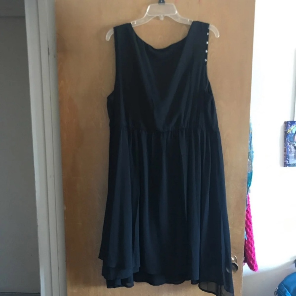 Dress - Picture 4 of 4